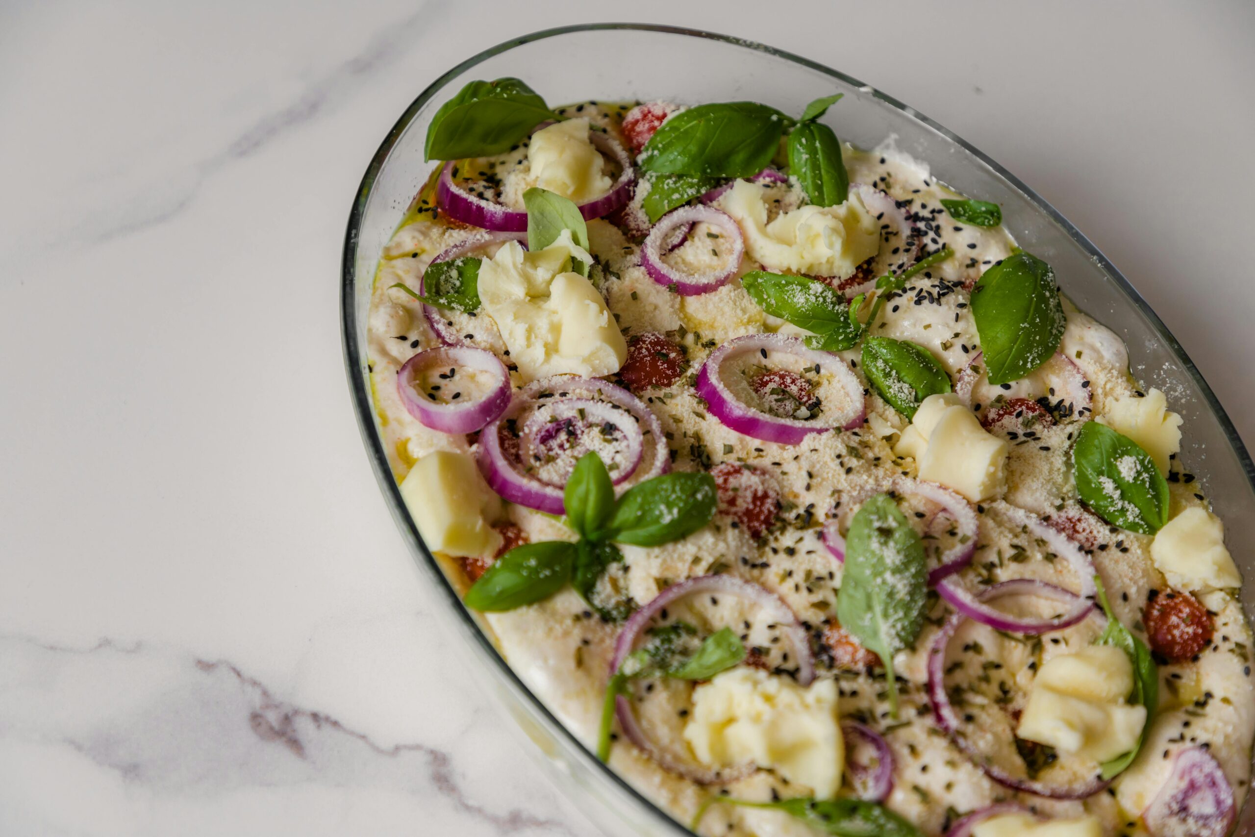 Ausgewogene Mahlzeit mit Gemüse und frischen Zutaten – Ernährungsberatung in Thun